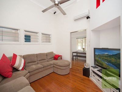 11 Estate Street, West End