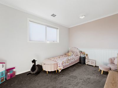 7 Cummins Street, Officer