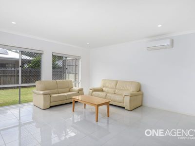 10 Sallyanne St, Doolandella