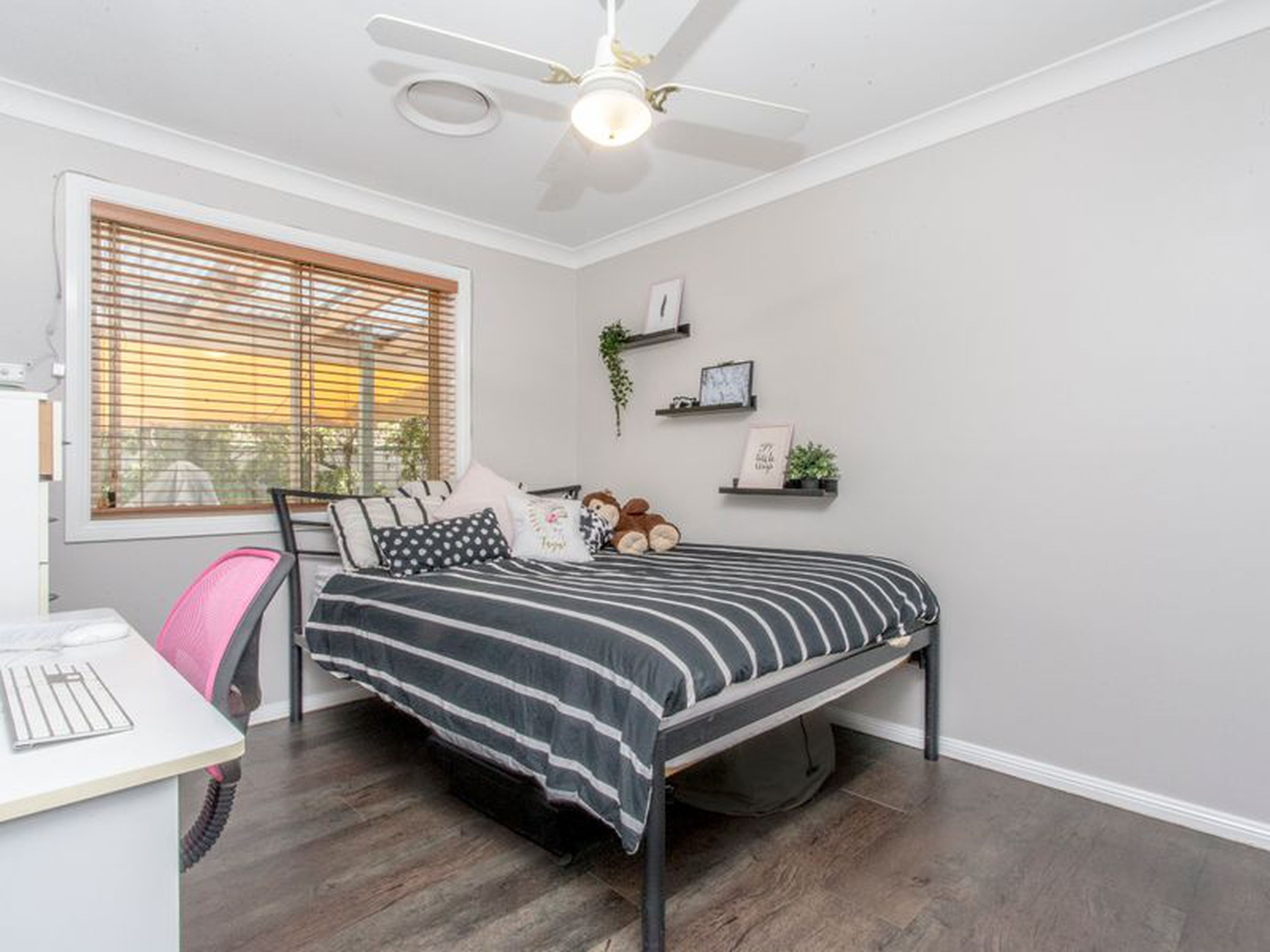 2 Kenneth Slessor Drive, GLENMORE PARK