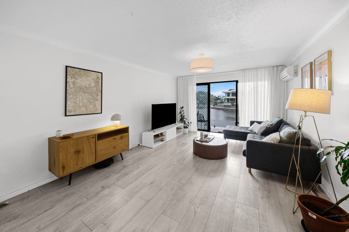 1 / 18 Sunshine Boulevard, Broadbeach Waters