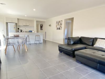7 Buttermint Crescent, Manor Lakes
