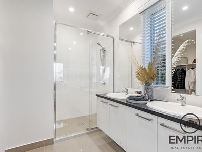 47 Centenary Boulevard, Officer South