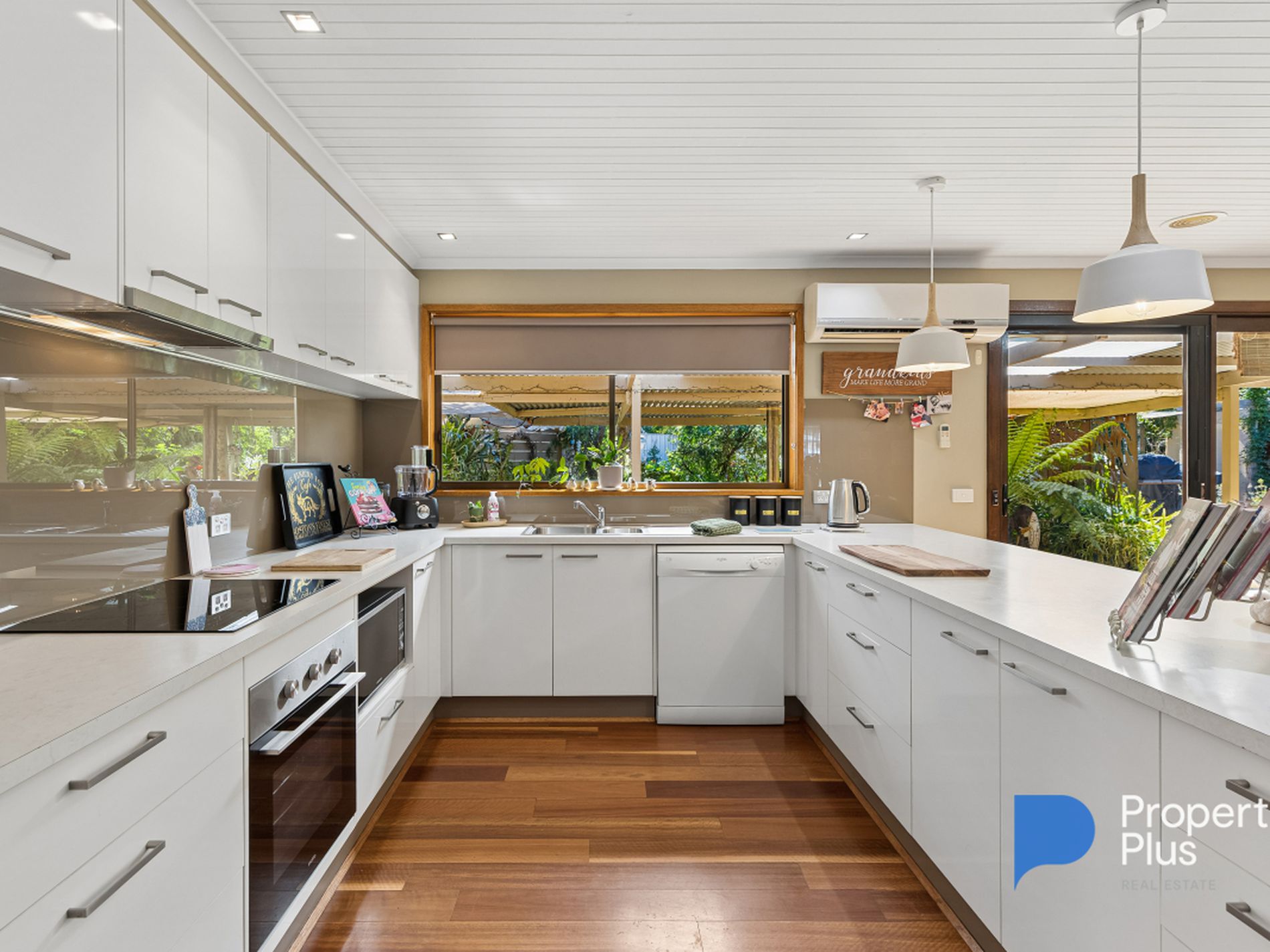 32 Mistletoe Street, Golden Square