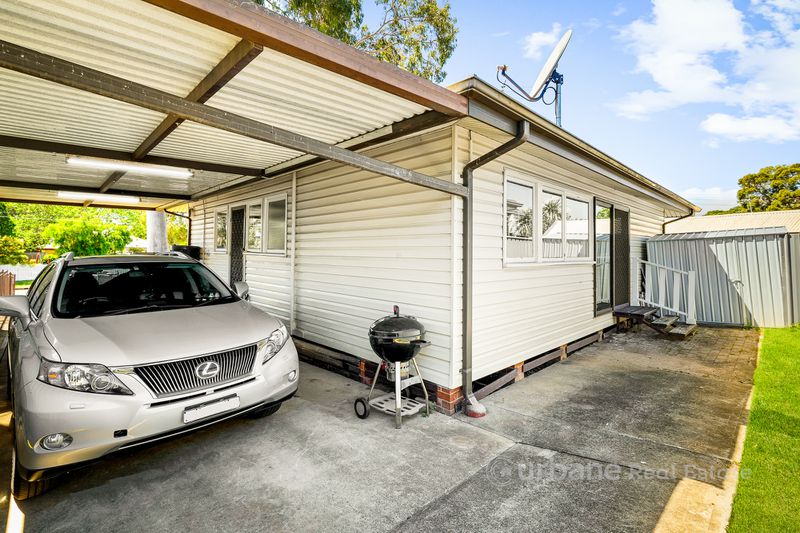30 and 30A Manila Road, Lethbridge Park