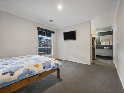 19 Slim Dusty Circuit, Moncrieff