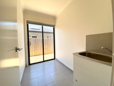18 Seedgrass Street, Point Cook