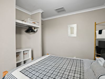 6 Ocean Place, Waikiki