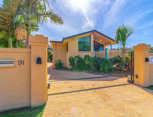 3 Bedroom Unit In Yallambie Complex