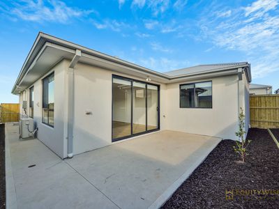 16 Swansea Road, Manor Lakes