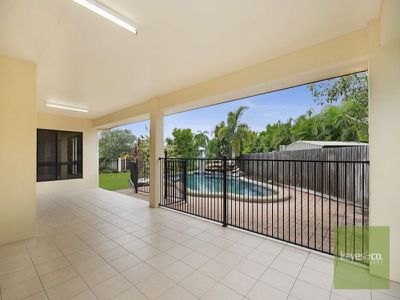 8 Lakefield Drive, Idalia