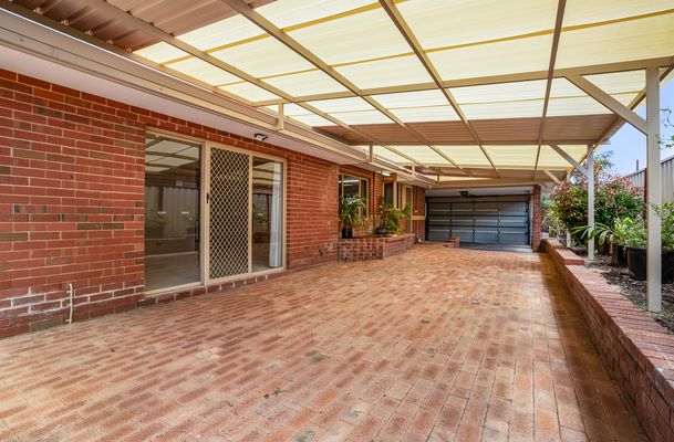 16 Frigate Close, Waikiki