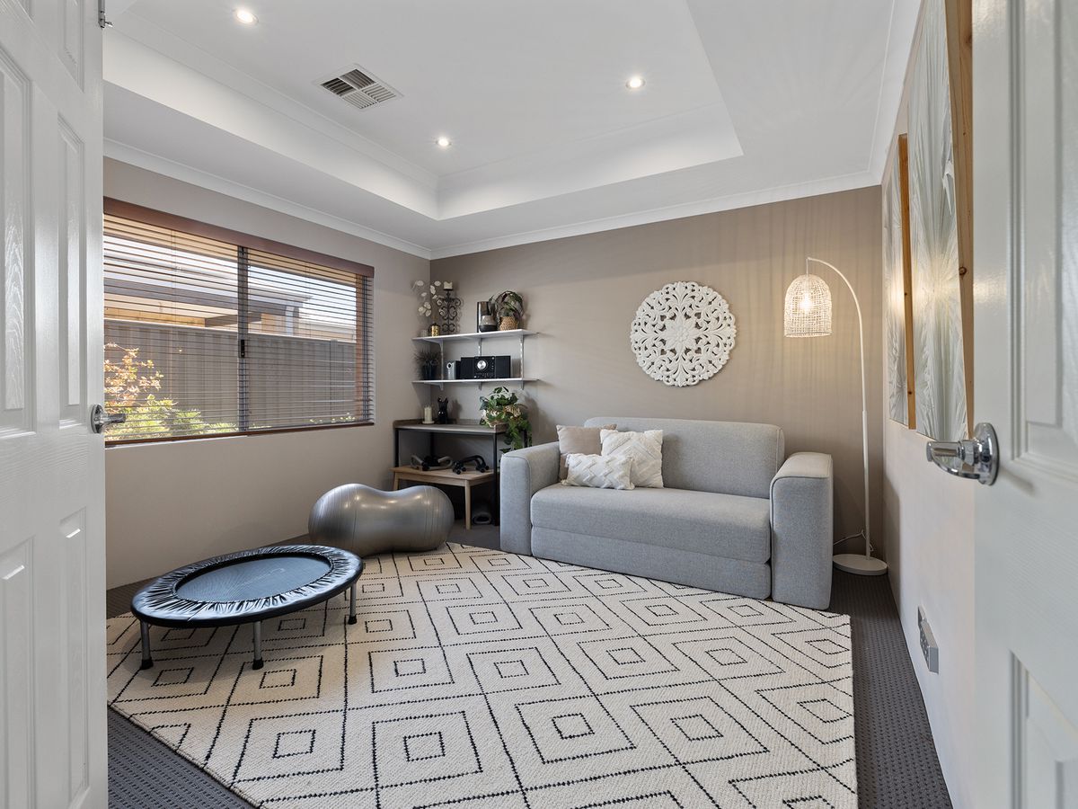 7 / 22 Whittaker Turn, Piara Waters