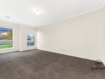 6 Greenfield Court, Cranbourne North