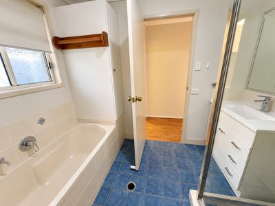 16 Malar Crescent, Booie