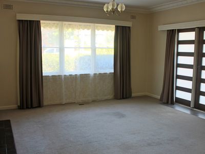 8 Araluen Parade, Belmont