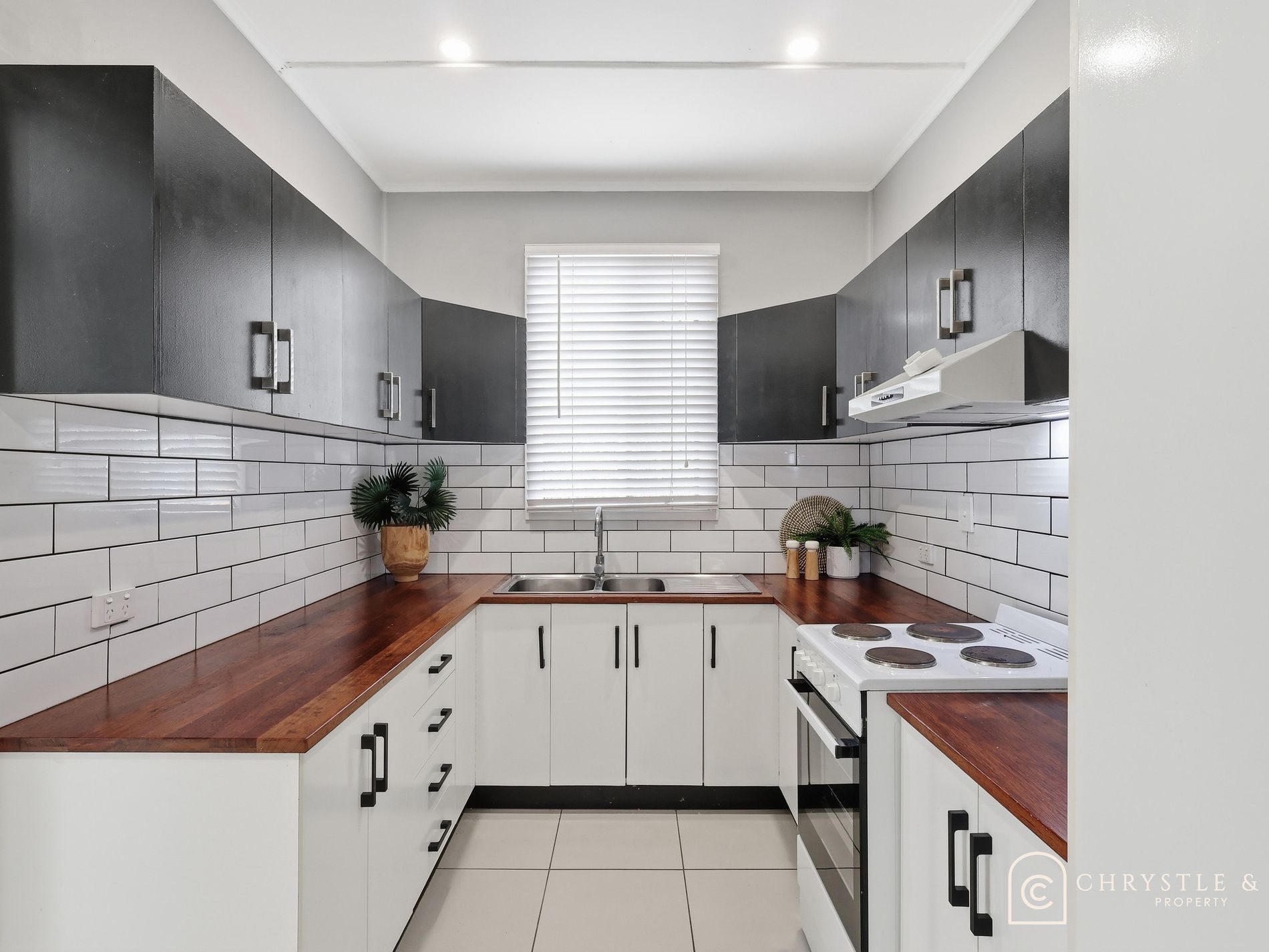 7 Hill End Road, Glenella