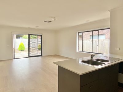 35 Honeycomb Avenue, Manor Lakes