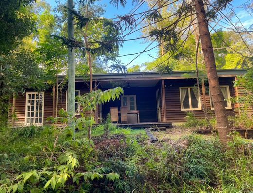 Cute Rural Cottage Amongst the Trees image 1