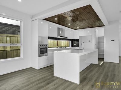 85 Pienza Road, Fraser Rise