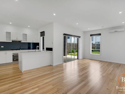1 / 17 BIRDSWING TERRACE, Melton South