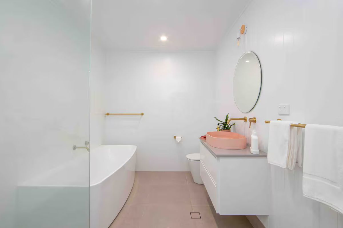 2 / 2 Bay Street, Angourie