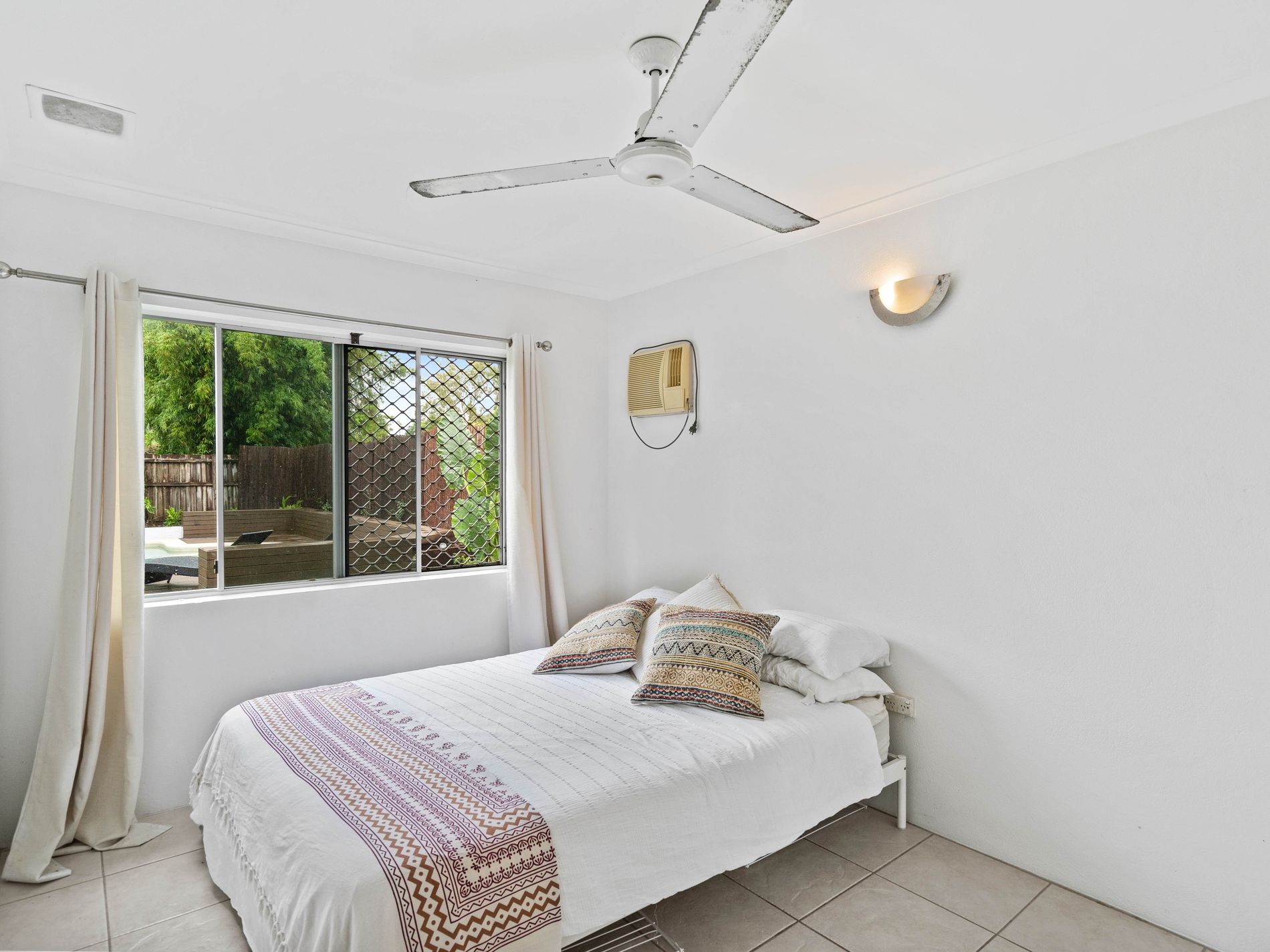 9 ZAMIA STREET, Holloways Beach