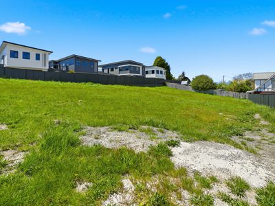 6 Leeman Court, Riverside