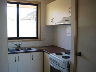 2 / 23 Barton Street, Oak Flats