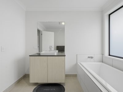 12 Axton Close, George Town