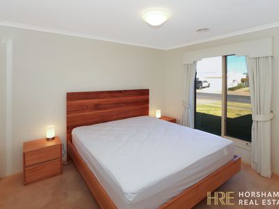 16 Burnett Street, Horsham