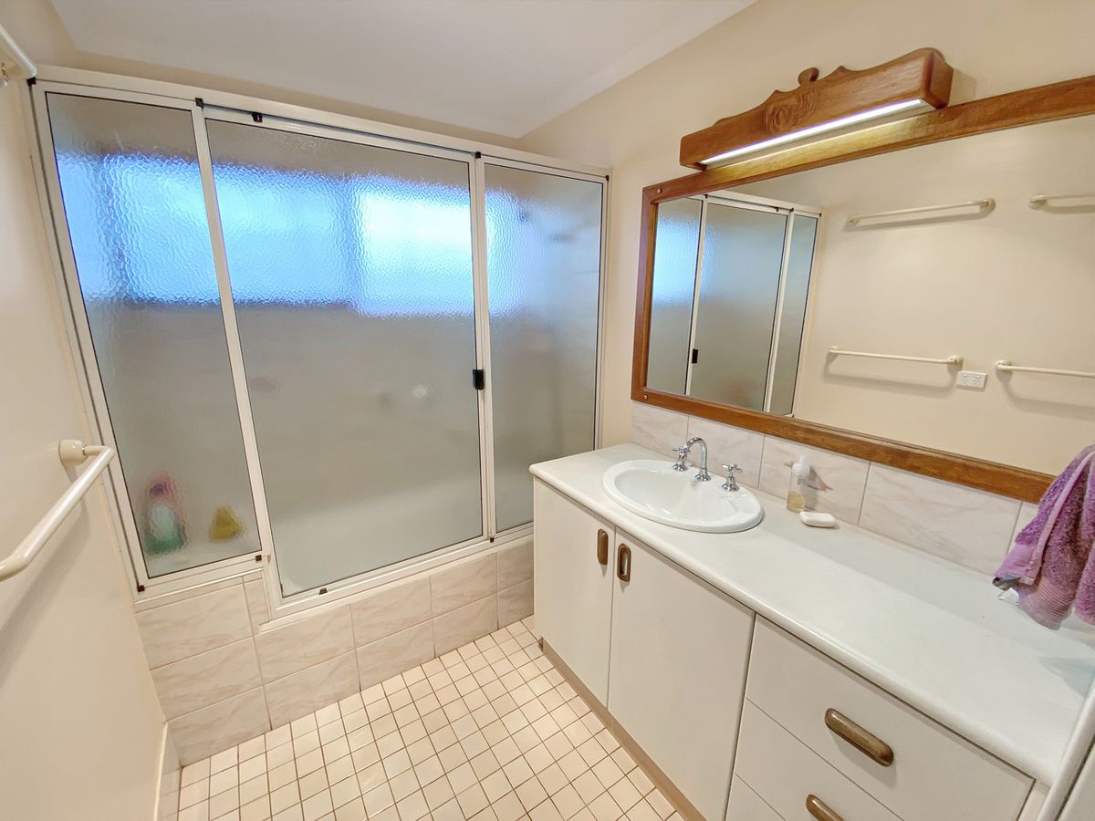 8394 Kennedy Highway, Atherton