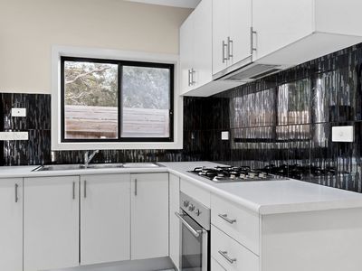 2 / 17 Hampton Drive, Hampton Park