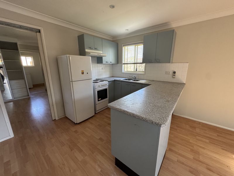 11 Dredge Avenue, Moorebank