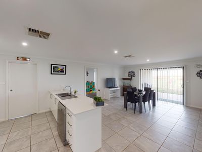 3 Hovea Court, Dubbo