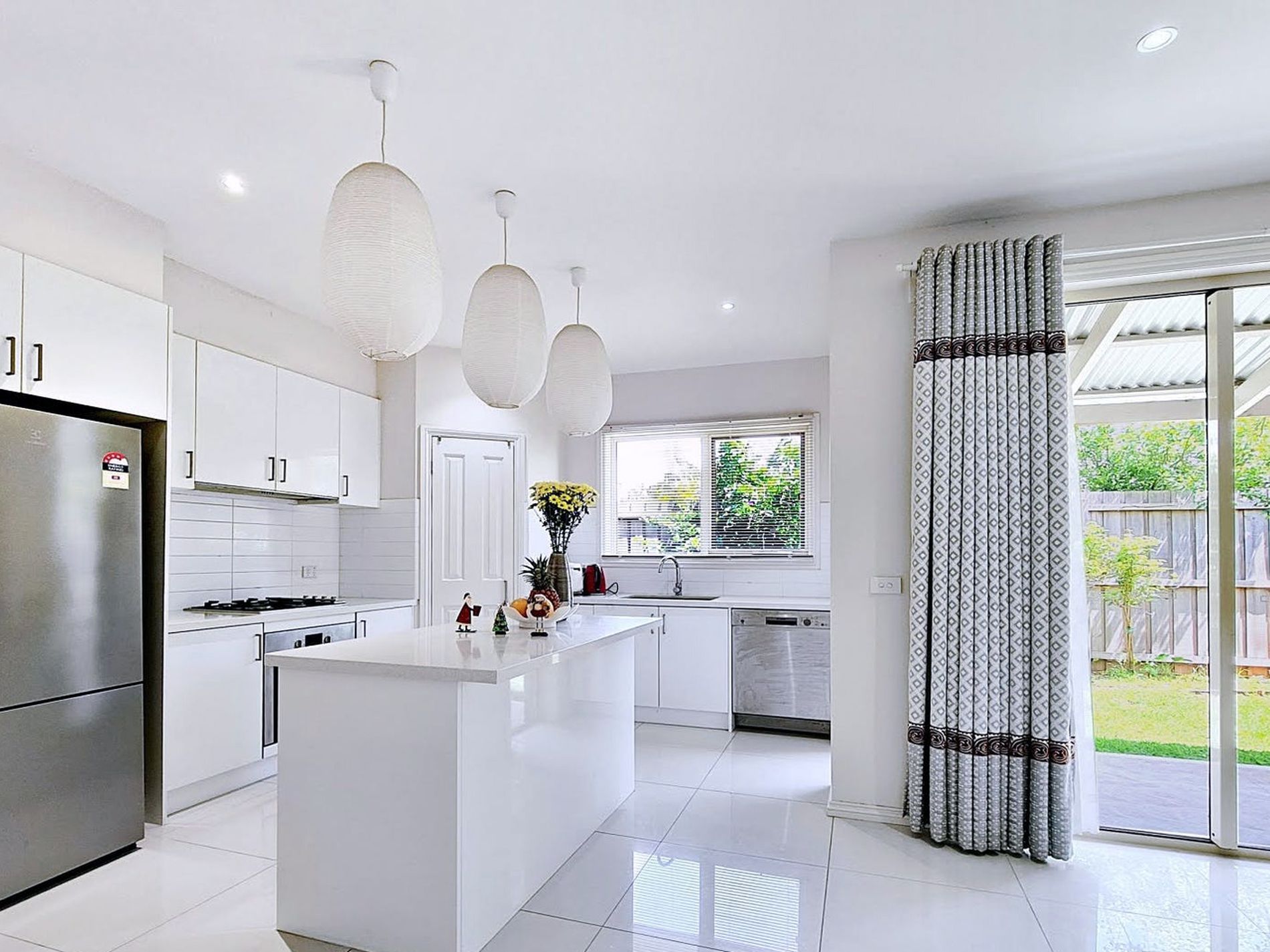 2 / 5 Risdon Drive, Notting Hill