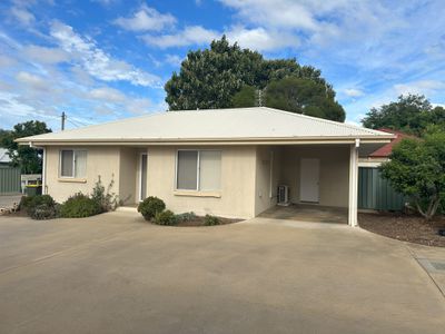1 / 2A Wilga Street, Parkes