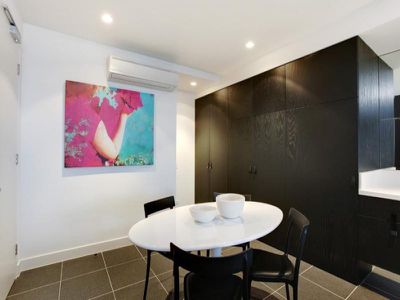 1606 / 12 Claremont Street, South Yarra