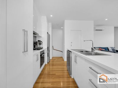 2 / 5 Winifred Street, Essendon