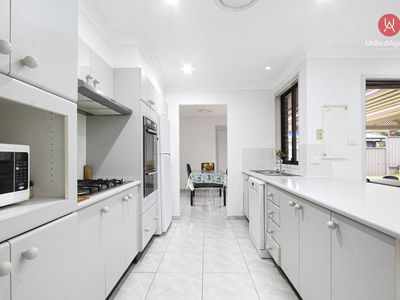 15 Usher Close, Abbotsbury