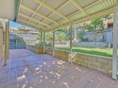 11 Green Way, Rochedale South