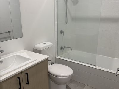 102 Leeward Avenue, Eglinton