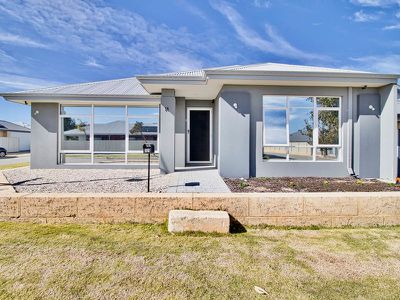11 Winderie Road , Golden Bay