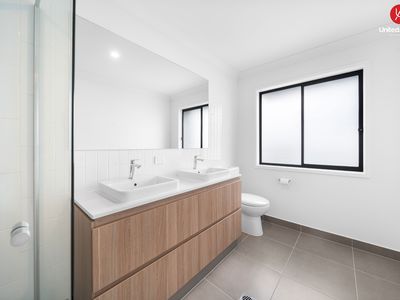 153 South Circuit, Oran Park