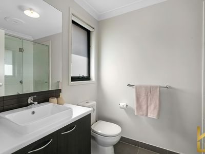 33 Charlwood Promenade, Werribee