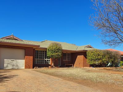 16 Kingfisher Street, Dubbo