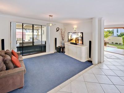 18 Maldives Place, Parrearra
