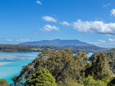 11 Hillcrest Avenue, North Narooma