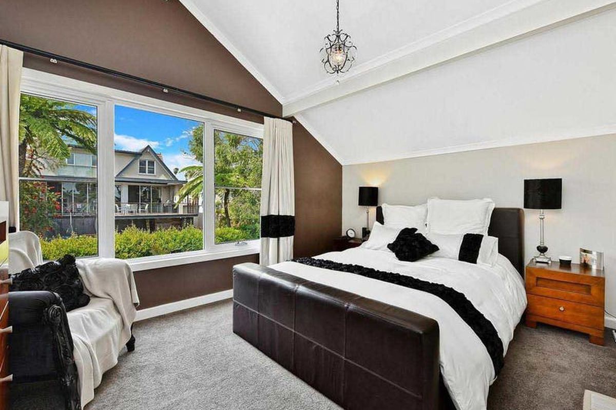 135 Lyons Road, Drummoyne