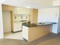 62 / 10 Grand Pde , Kawana Island